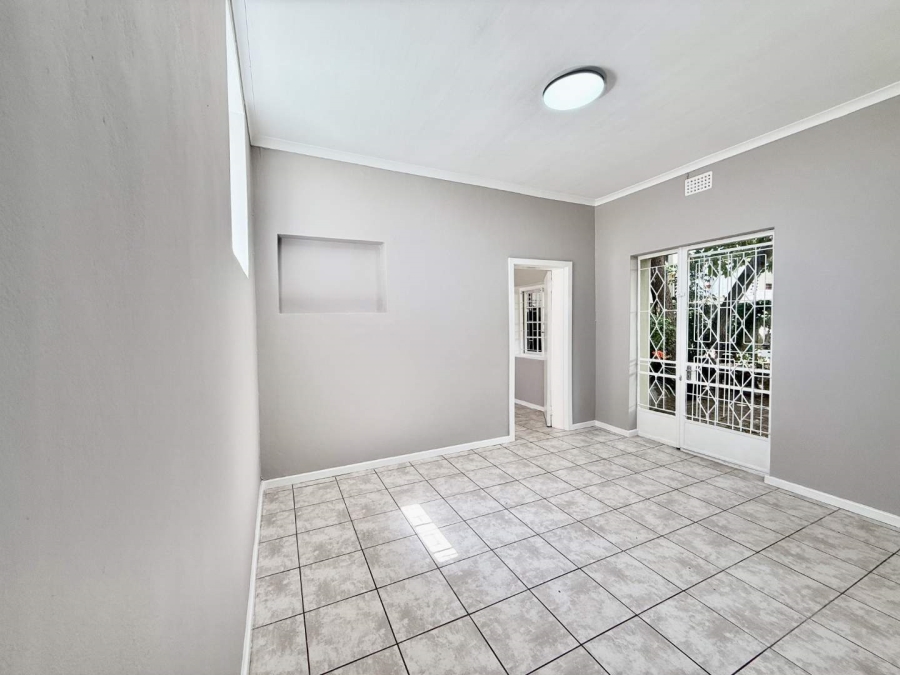 To Let 1 Bedroom Property for Rent in Vredehoek Western Cape